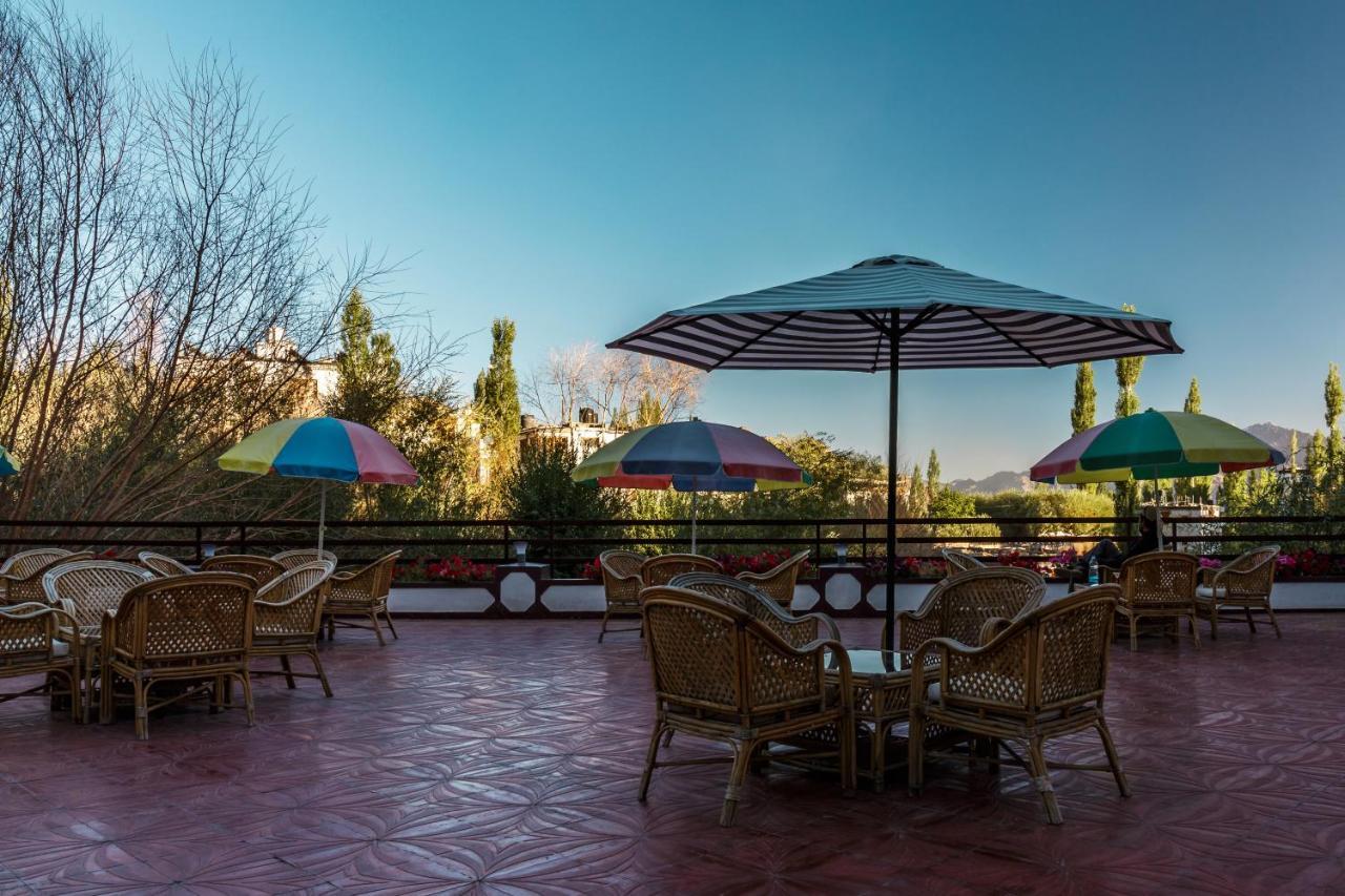 Hotel Asia ليه المظهر الخارجي الصورة