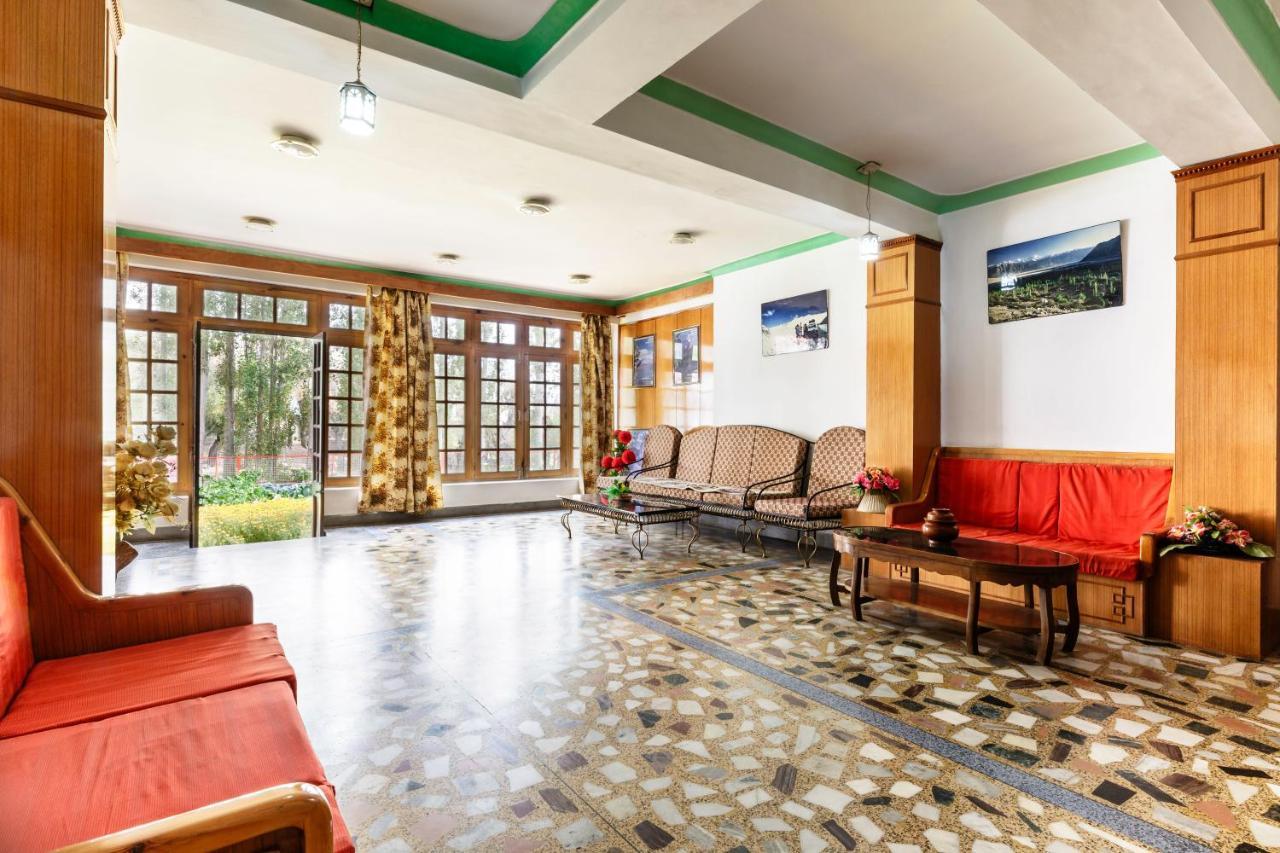 Hotel Asia ليه المظهر الخارجي الصورة