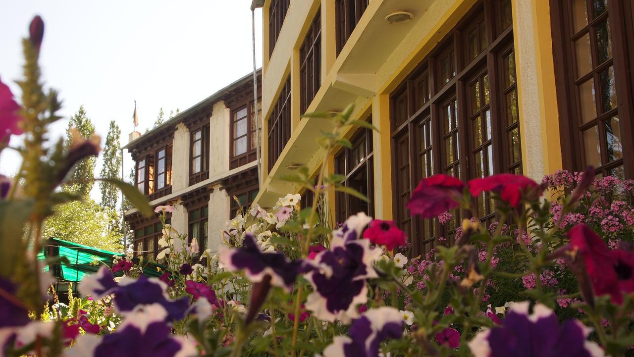 Hotel Asia ليه المظهر الخارجي الصورة